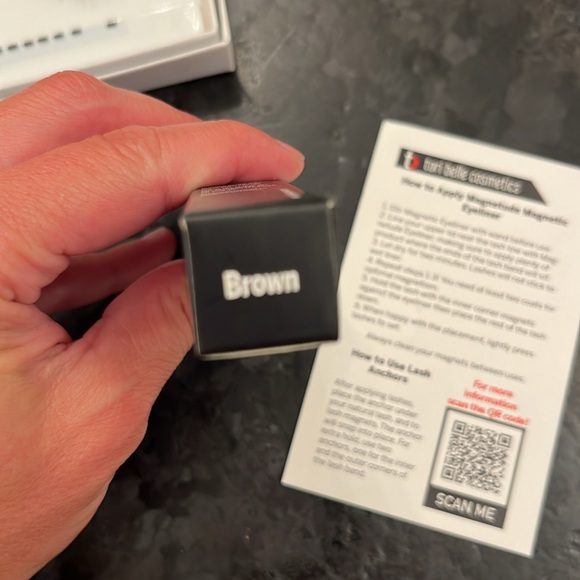 NIB Magnetic Eyelashes, two sets! Includes brown magnetic eyeliner and anchors - Picture 4 of 4